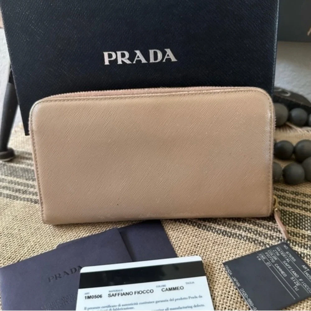Authentic 💯 percent Prada Saffiano Fiocco Bow Leather Round zip Long wallet - Picture 2 of 13